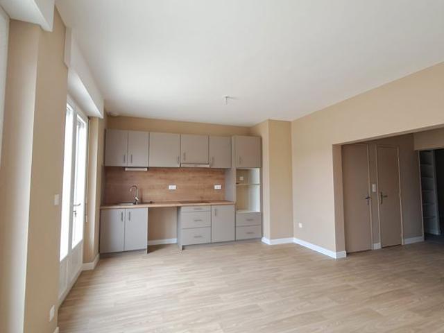 Appartement T4 rénové avec terrasse