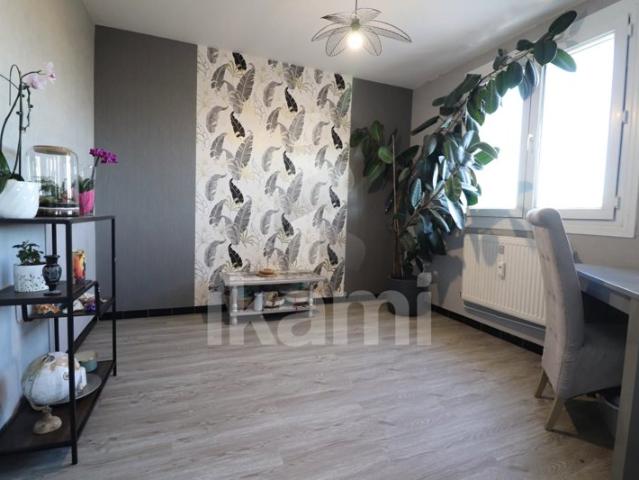 Appartement T4 rénové avec balcon, garage et cave proche gar
