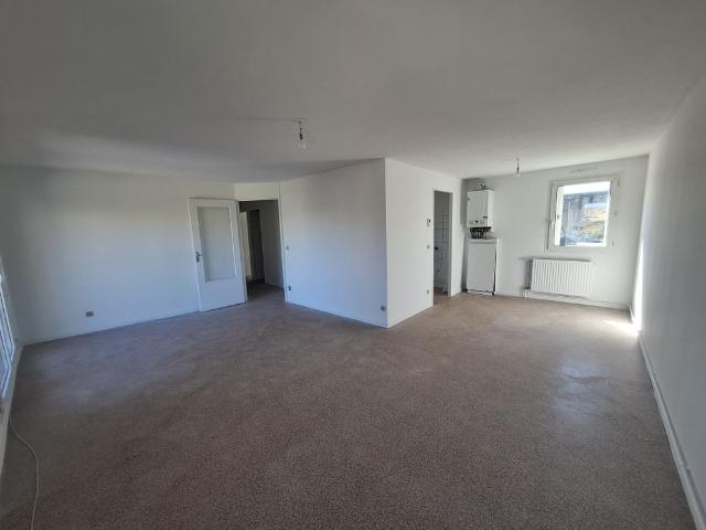 Appartement T4 rénové avec garage à louer 2ème étage sans ascensseur
