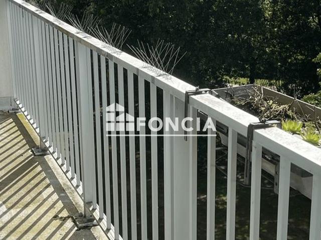 Appartement T4 rénové – Dernier étage avec balcon et vue dégagée