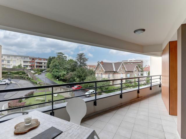 Appartement T4 récent avec grande terrasse et et garage doub