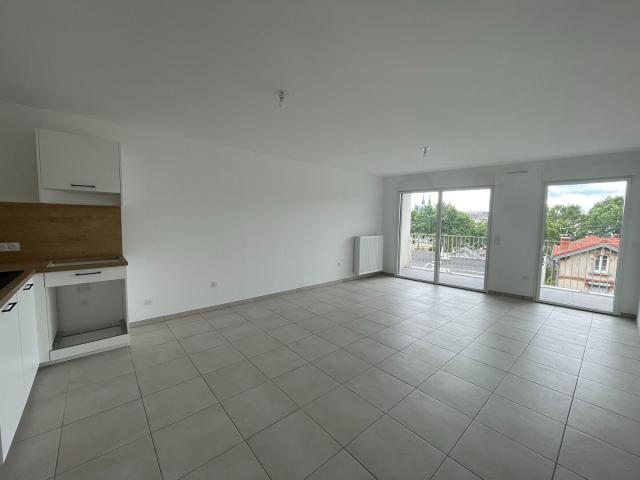 Appartement T4 Résidence OPUS avec garage double Plafonnement LLI
