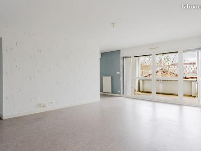 Appartement T4 ST JACQUES DE LA LANDE 79,80 m²