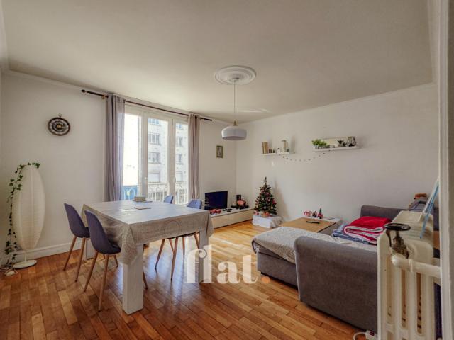 Appartement T4+GARAGE + CAVEAU / Route de Vannes Longcham