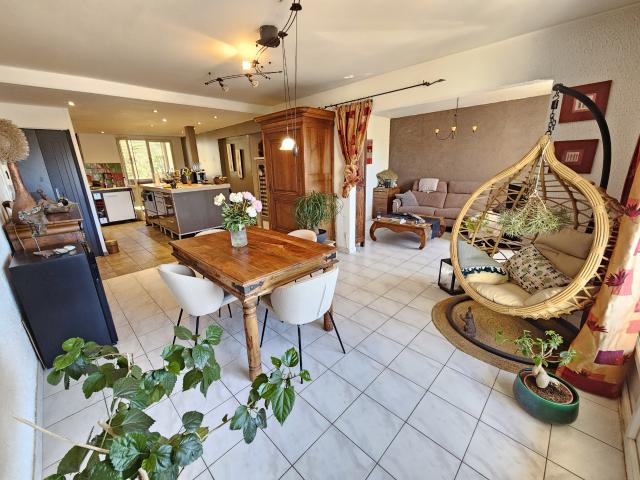 APPARTEMENT T4/T5 de 94 m2 avec Cave et Parkings collectifs sécurisés