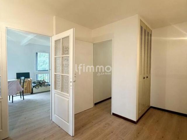 Appartement T4/T5 et son balcon 13010 Marseille