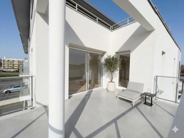 Appartement T5 Triple exposition Terrasse 2 Parking Livr