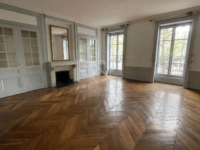 APPARTEMENT T5 A LOUER LYON 6EME ARRONDISSEMENT 182.42 m2 2 320 € charges comprises par mois