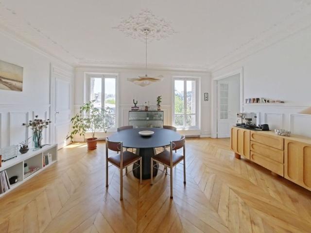 APPARTEMENT T5 A LOUER PARIS 8EME ARRONDISSEMENT Europe 3 131.63 m 4 356 €