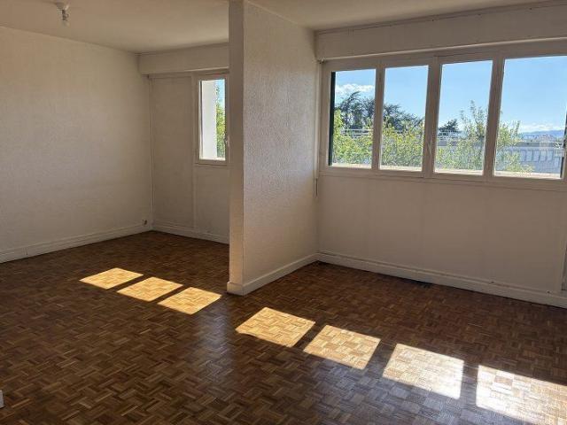 APPARTEMENT T5 A LOUER