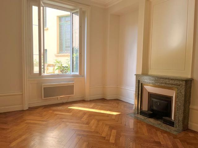 APPARTEMENT T5 CROIX ROUSSE 143.92m² avec cuisine équipée