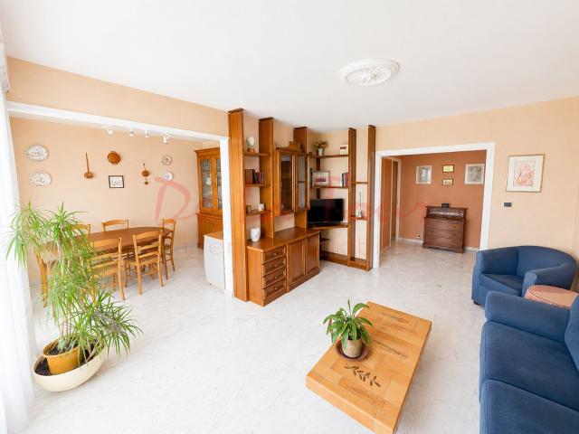 Appartement T5 de 93 m2 avec terrasse, balcon et cave Résidence sécurisée