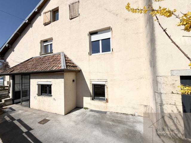 Appartement T5 de 95 m2 avec terrasse, parking et caves à Sa