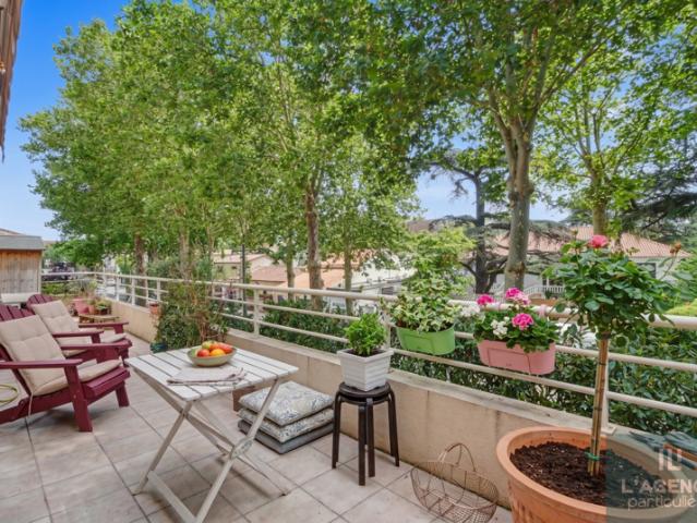 Appartement T5 de 104 m2 avec terrasse de 26 m2 et parking