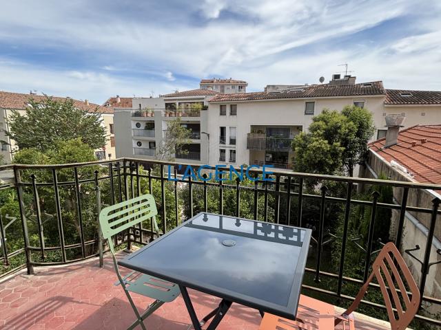 Appartement T5 de 130 m2 entièrement rénové en plein coeur du centre ville de Hyères