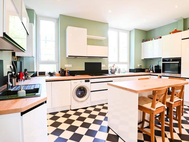 APPARTEMENT T5 DE 132 M2 AIX LES BAINS AVEC PARKING