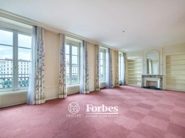 Appartement T5 de 165,70 m² à rénover Quartier A
