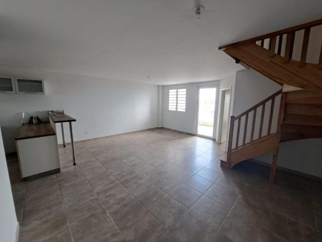 Appartement t5 Duplex Secteur Etang Abricot Superficie 110 m