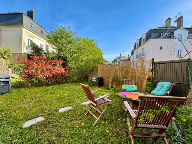 Comme une maison: duplex de charme avec jardin privatif Quartier Victor Hugo / Charlemagne