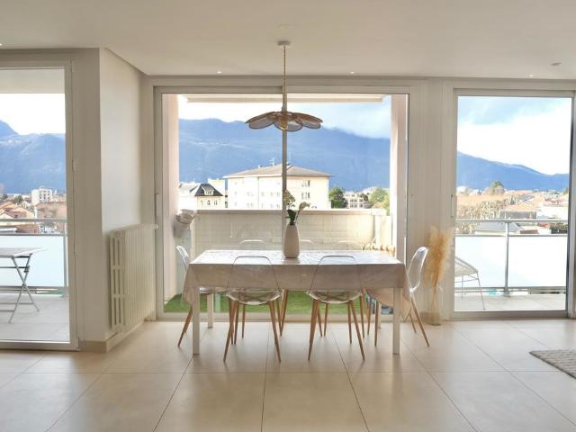 Appartement T5 lumineux avec balcon, cave et garage Vue