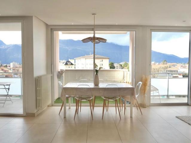 Appartement T5 lumineux avec balcon, cave et garage Vue