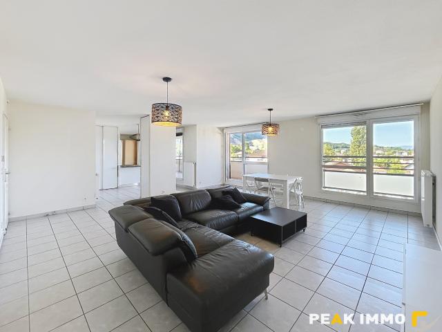 Appartement T5 meublé en attique de 114m2