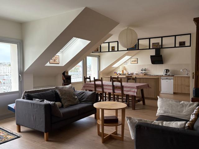 Appartement T5 seul au dernier étage traversant Est/Ouest avec balcons, ascenseur et grand garage double