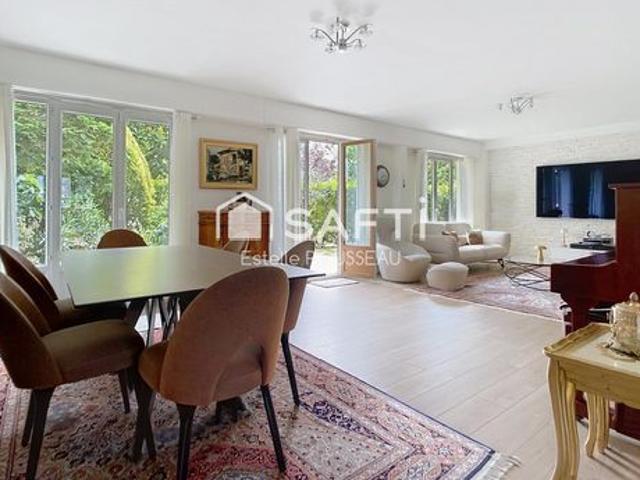 Appartement T5 spacieux avec jardin, à 8 mn du RER