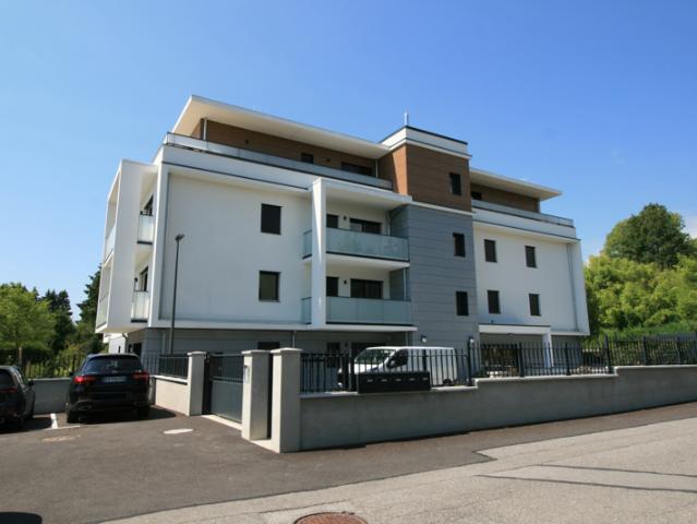 Appartement T6 5 CHAMBRES AVEC TERRASSE o Divonne les Bai
