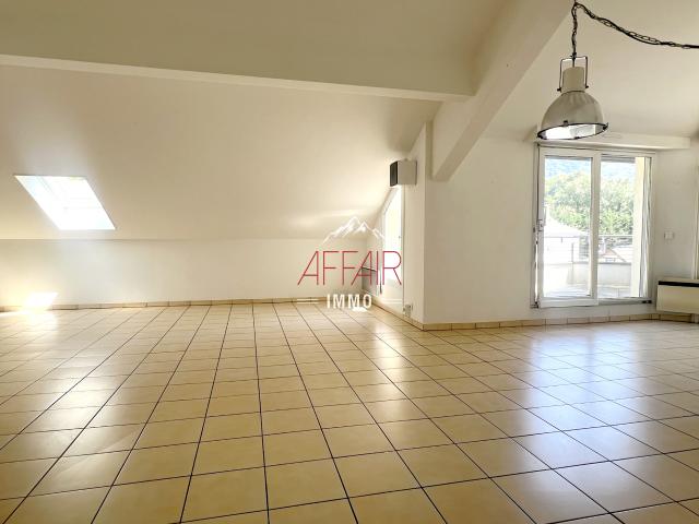 Appartement T6 à COLLONGES SOUS SALEVE 74160 2 min douane CROIX DE ROZON 20 min GENEVE