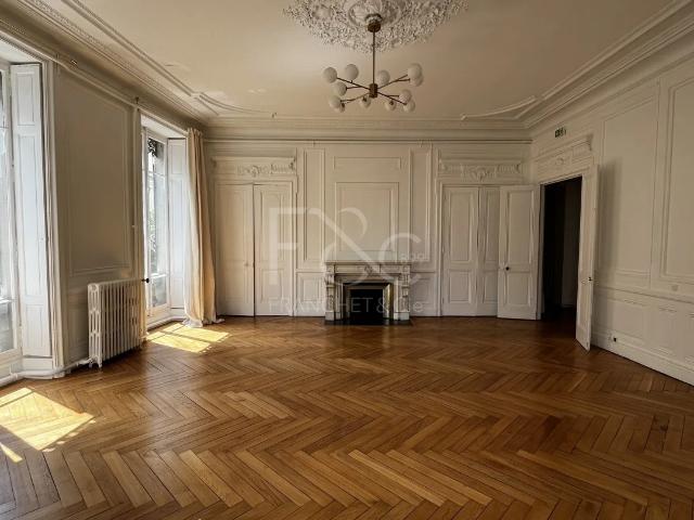 APPARTEMENT T6 A LOUER LYON 3EME ARRONDISSEMENT 212.97 m2 3 130 € charges comprises par mois
