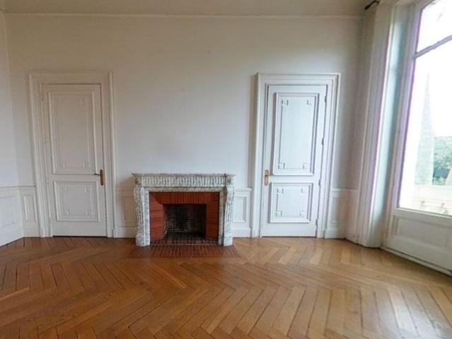 APPARTEMENT T6 A LOUER