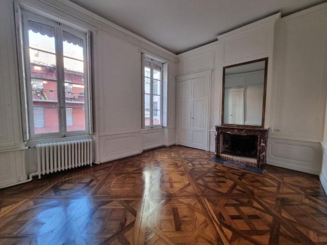 APPARTEMENT T6 A LOUER