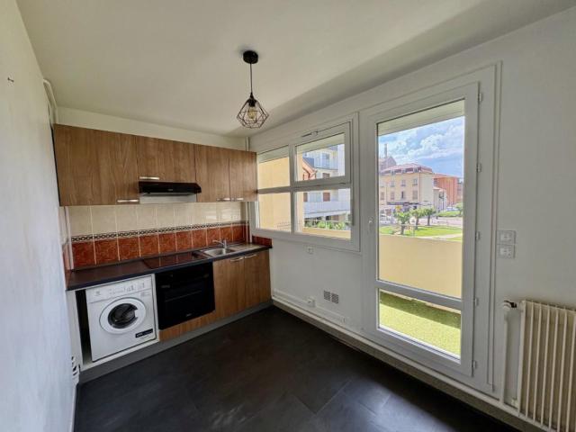 APPARTEMENT T BIS A LOUER A LE COTEAU GARE