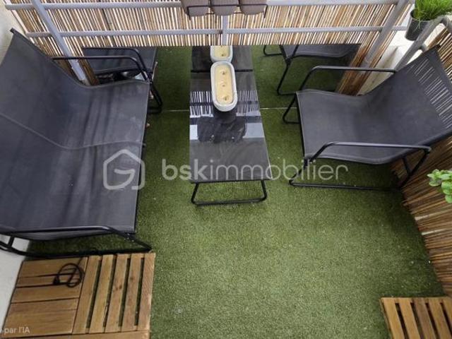 Appartement T 3, 61,99, sécurisé, deux chambres, deux places de parking, deux stationnement, piscine, gardien