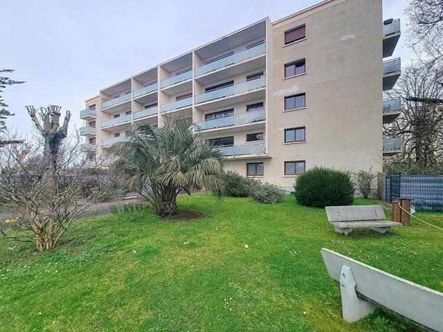 Appartement terrasse Talence 1.80m2
