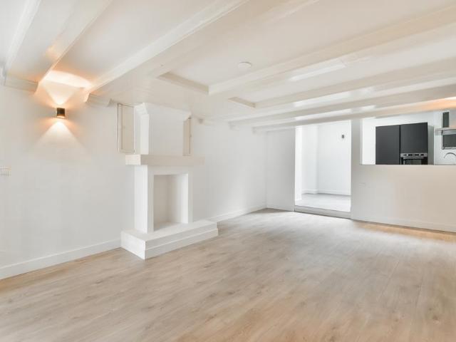 Appartement te huur Oudezijds Voorburgwal in Amsterdam voor € 3.000