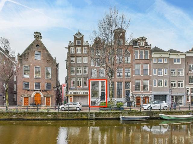 Te huur: Appartement Oudezijds Voorburgwal in Amsterdam
