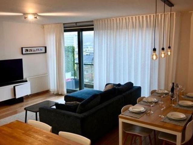 Appartement te huur in Oudergem voor € 1.700 met 2 slaapkamers