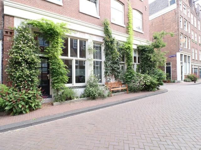 Dubbel benedenhuis appartement te huur in Amsterdam