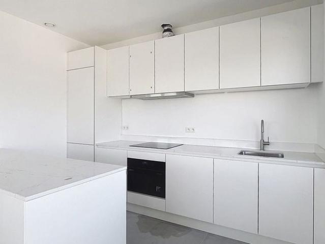 Appartement te huur in Berchem voor € 950 met 1 slaapkamer