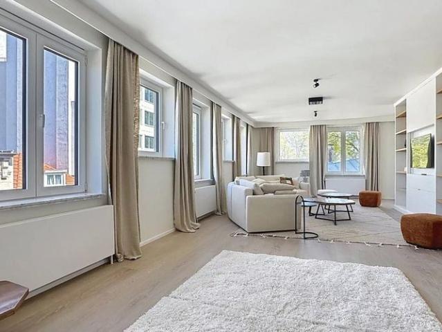Appartement te huur in Brussel voor € 4.250 met 3 slaapkamers