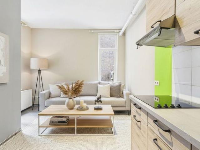 Appartement te huur in Brussel voor € 800 met 1 slaapkamer