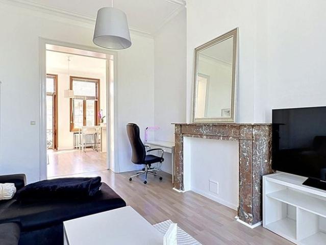 Studio te huur in Etterbeek voor € 1.300 met 1 slaapkamer
