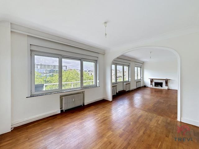 Appartement te huur in Elsene met 3 slaapkamers