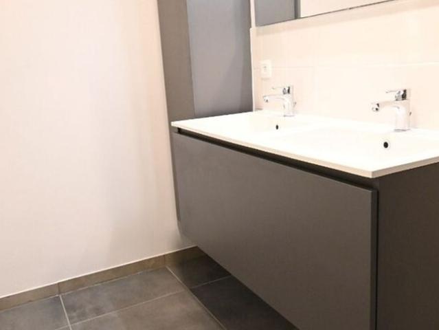 Appartement te huur in Hoeselt voor € 950 met 2 slaapkamers