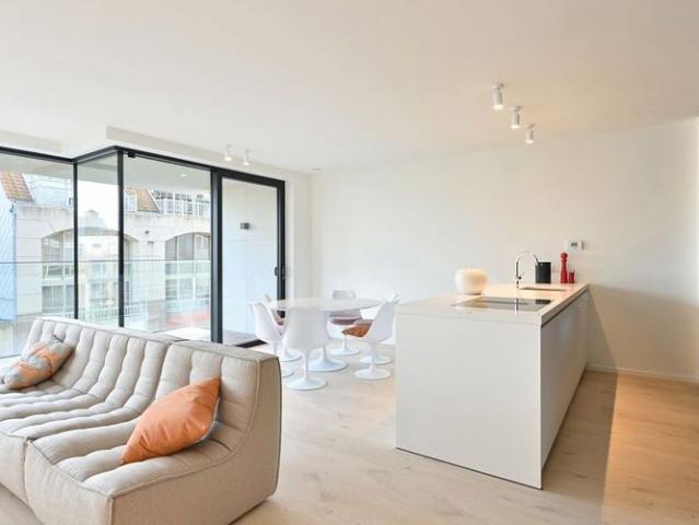 Appartement te huur in Knokke voor € 2.200 met 3 slaapkamers