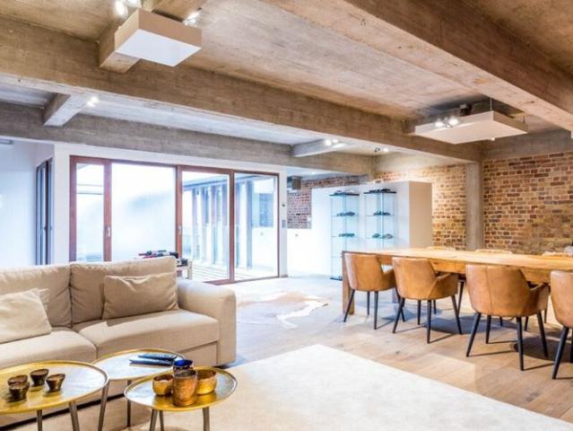 Appartement te huur in Kortrijk voor € 1.260 met 3 slaapkamers