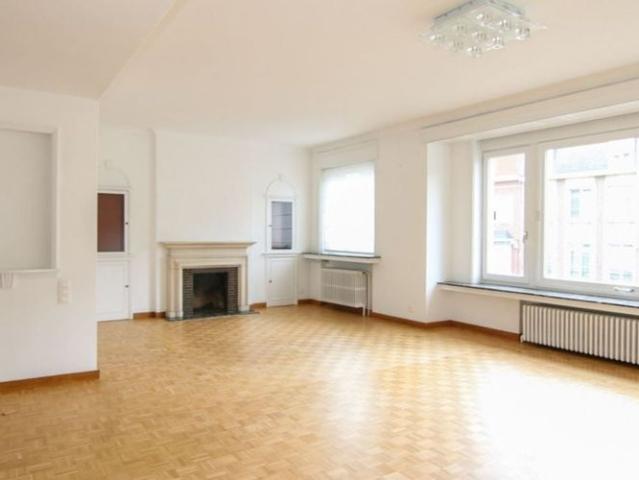 Appartement te huur in Kortrijk voor € 825 met 3 slaapkamers