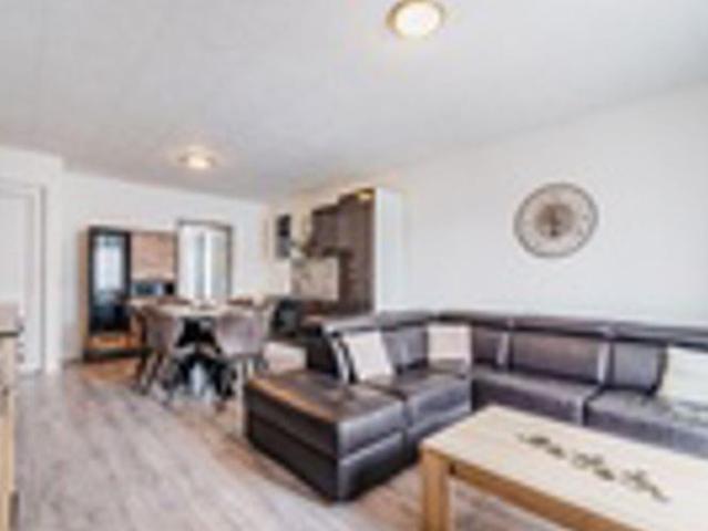 Appartement te huur in Lodelinsart voor € 750 met 1 slaapkamer